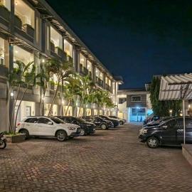 Graha Marina RedPartner near Plaza Marina, hotel u gradu Surabaja