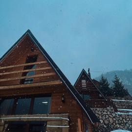 Villat Loni, hotell i Peja