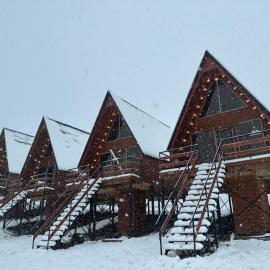 Tuyo cottages Gudauri، فندق في غودواري