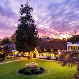 Sunday Box Hill Burford Bridge Hotel, Hotel in Dorking