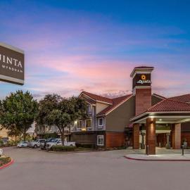 La Quinta by Wyndham Dallas DFW Airport North、アービングのホテル