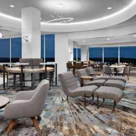 Courtyard by Marriott Edmonton Downtown, хотел в Едмънтън