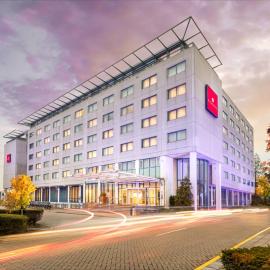 Ramada by Wyndham Amsterdam Airport Schiphol, hotel a Badhoevedorp