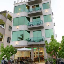 Season Holidays at Hulhumale with Transfer, hotel u gradu Hulhumale