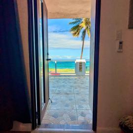Modern Oceanfront Apartment, hotel en Arecibo