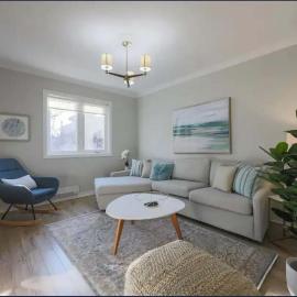 Casa Queen East - Modern 2BR Suite in Leslieville、トロントのホテル