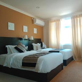 Lagoon Lodge، فندق في Hithadhoo