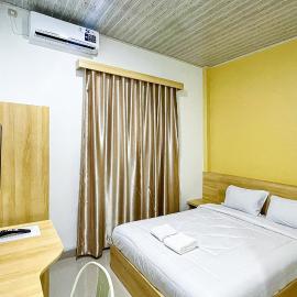 RedDoorz Plus at Krishna Homestay Kupang, hotel v destinácii Kupang