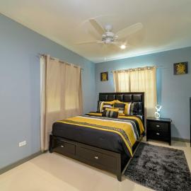 The Black Pineapple - Mercys Place, hotel in Saint Johnʼs