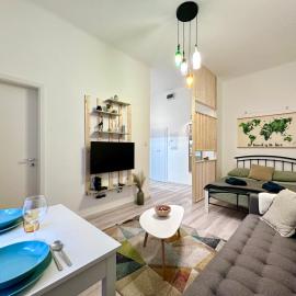 Colorful Condo by the Danube ---FREE PARKING---, hotel en Budapest