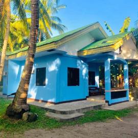 Colorful Tropical Bungalow, hotel em Bacong