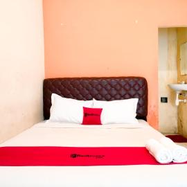 RedDoorz Syariah near City of Tomorrow Mall Surabaya, hotel in Surabaya