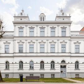 Roze Kurmajas Apartments، فندق في ليبايا