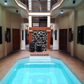 Hidden Pearl Hotel (Janus Luxury Suites), ξενοδοχείο σε Angeles