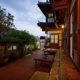 Millennial Morning Hanok Jeonju, hotel en Jeonju