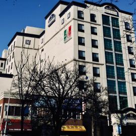 Marco LaGuardia Hotel & Suites, hotel en Queens