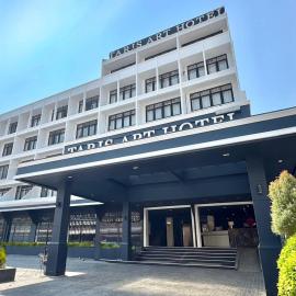 Taris Art Hotel Phrae, hotel en Phrae