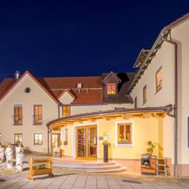 Landhotel Zum Goldenen Kreuz, hotel v destinácii Moosbach