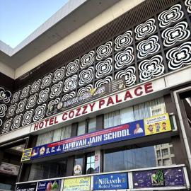 Hotel Cozzy Palace