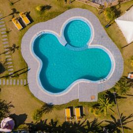 Harness Zipline And Adventure Resort, hotel em Kusma