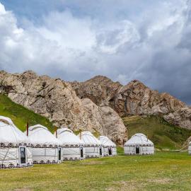 Tash-Rabat ethno complex Yurt Camp, מלון בAkbeit
