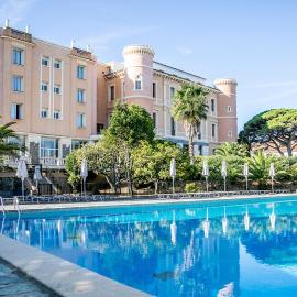 Langley Resort Napoléon Bonaparte, hotel u gradu 'LʼÎle-Rousse'