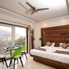 Hotel Silver Inn by Pentaura- Tapovan Rishikesh, hotel em Rishikesh