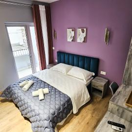 Daisy Rooms City Centre، فندق في تيرانا