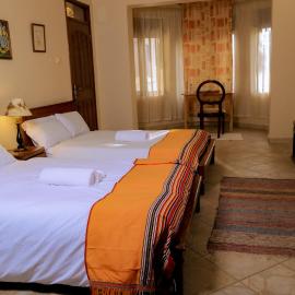 Inn The Wood, hotel in Entebbe