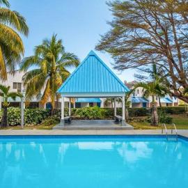 Bungalow 3 BedRooms, Garden, beach, hotel u gradu Flik an Flak