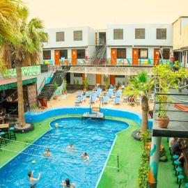 Wild Rover Huacachina，伊卡的飯店