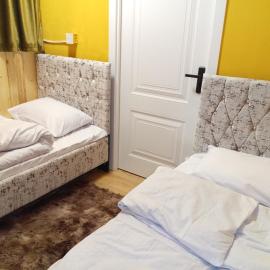 Baku Express Guest House - PRIVATE rooms with SHARED bathrooms, Hotel in Baku