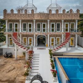 Siquijor Island Castle Resort، فندق في Lazi