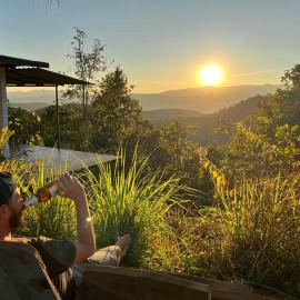 Monsonkeang Camping view ม่อนสันเกี๋ยง, hotelli kohteessa Mae Chaem