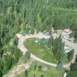 Bone Creek Wilderness Retreat، فندق في بلو ريفر
