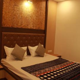 Hotel Skylark، فندق في فابي