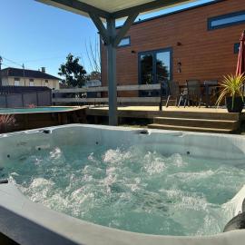 Sublime Tiny House avec piscine et jacuzzi privé près de Braga，位于Bico的酒店