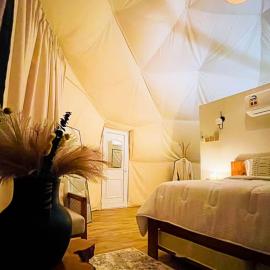 Aman dome desert, hotel en Ḩawīyah