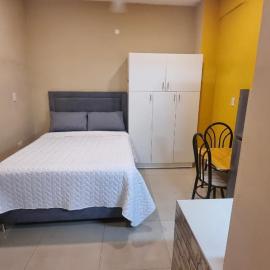 Viesnīca Habitación con baño privado solo efectivo guaranies zona hospital militar pilsētā Asunsjona