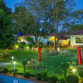 Blue Mountain Inn Lesotho, khách sạn ở Teyateyaneng