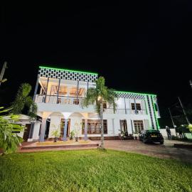 Humming Birds Suites, hotell i Jaffna