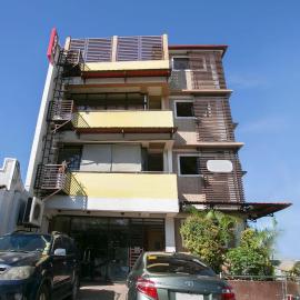 Rjat Guesthouse, hotel i Biñan
