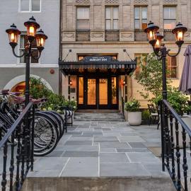 Dupont Circle Embassy Inn by FOUND, hotel din Washington