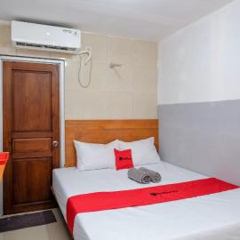 RedDoorz Near Mulyosari, hotel a Surabaya