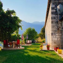 Guesthouse Silvester, hotel v destinácii Gjelaj