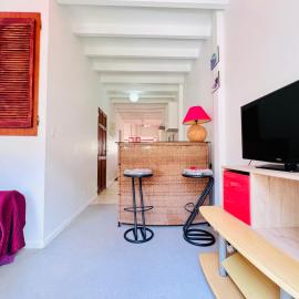 Viesnīca le Soleil Studio lumineux avec balcon centre ville pilsētā Fordefransa