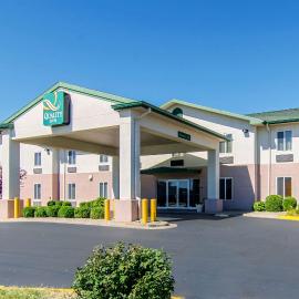 Quality Inn Junction City near Fort Riley, хотел в Джънкшън Сити