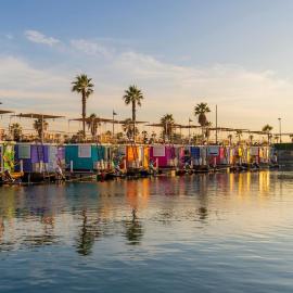 Boat Haus - Casas Flotantes frente a Gibraltar, хотел в Ла Линеа де ла Консепсион