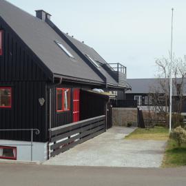 3BR House in Tórshavn - Quiet Street - Parking, Hotel in Tórshavn