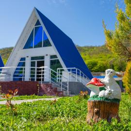 Mirvari Aframe Riverside, hotell i Quba